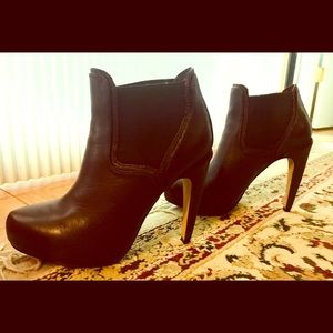 #Circus #SamEdelman Karissa cab sav/black boots